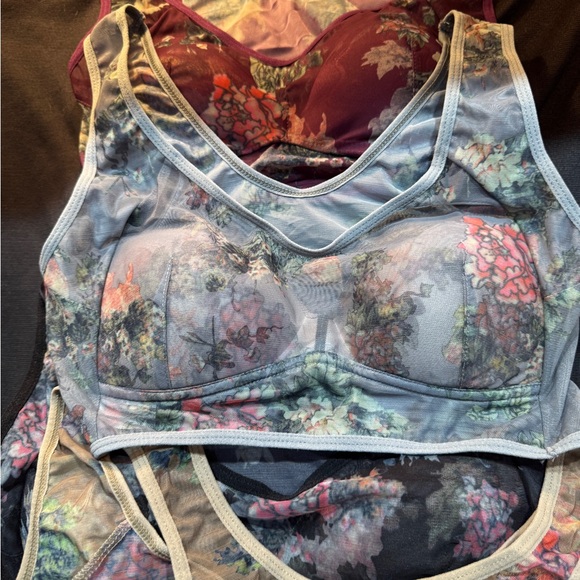 NEW Bundle 4 Bralettes Sz Med- Multicolor Removable Pads. Comfy Feminine Style - Picture 4 of 7
